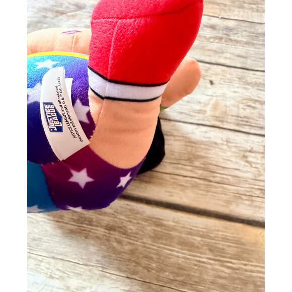 WONDER WOMEN PLUSH TOY - Picture 3 of 7